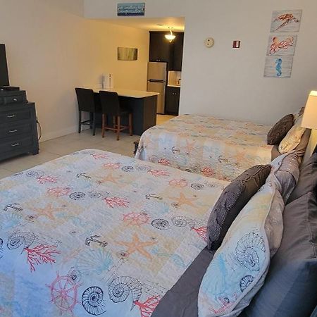 Sea Breeze, Studio 510, Beach Steps Away!+Pool+Wifi Ράσκιν Εξωτερικό φωτογραφία