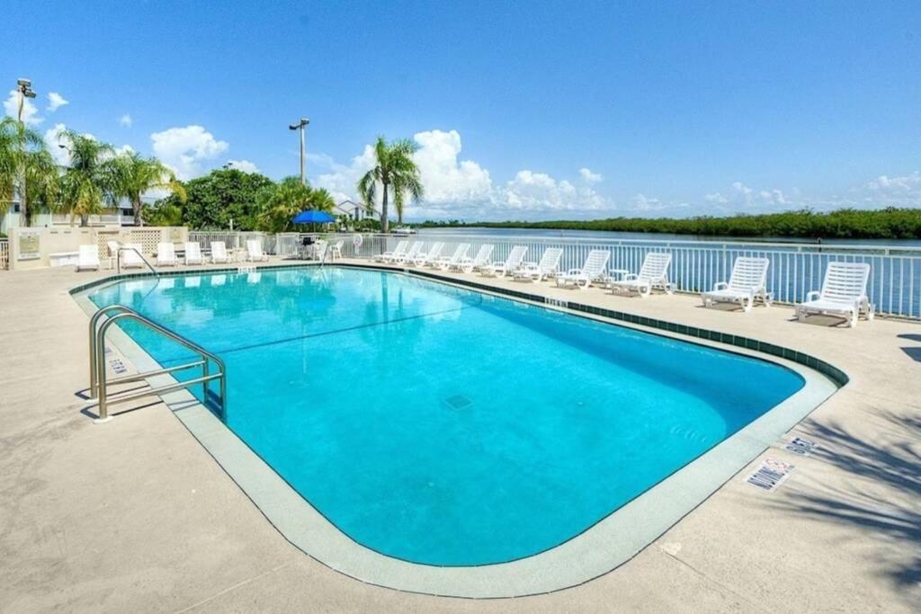 Sea Breeze, Studio 510, Beach Steps Away!+Pool+Wifi Ράσκιν Εξωτερικό φωτογραφία