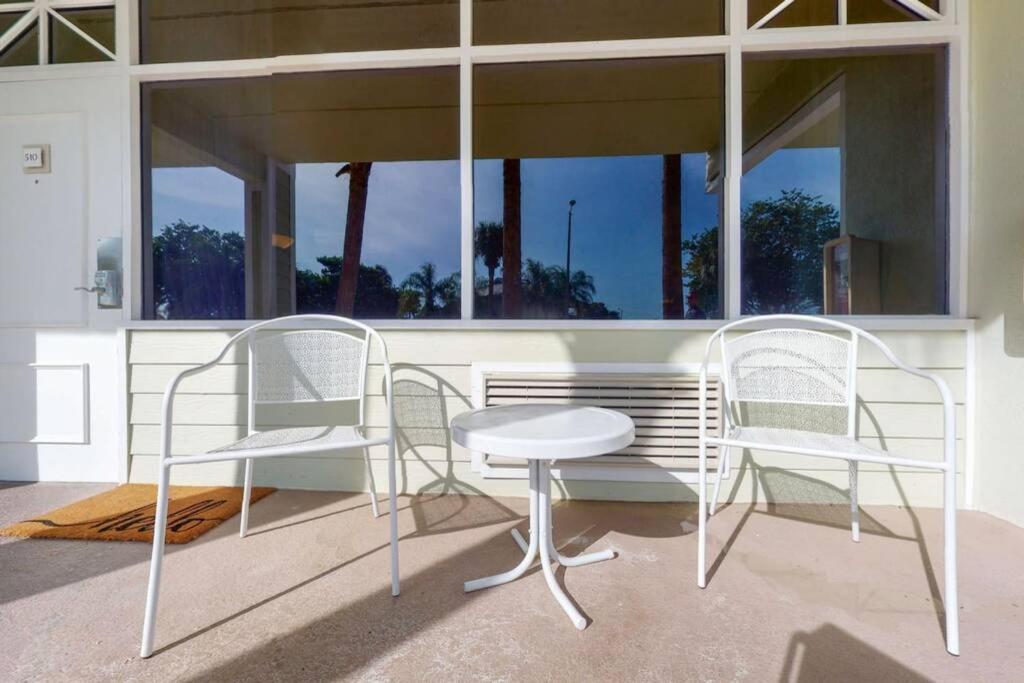 Sea Breeze, Studio 510, Beach Steps Away!+Pool+Wifi Ράσκιν Εξωτερικό φωτογραφία